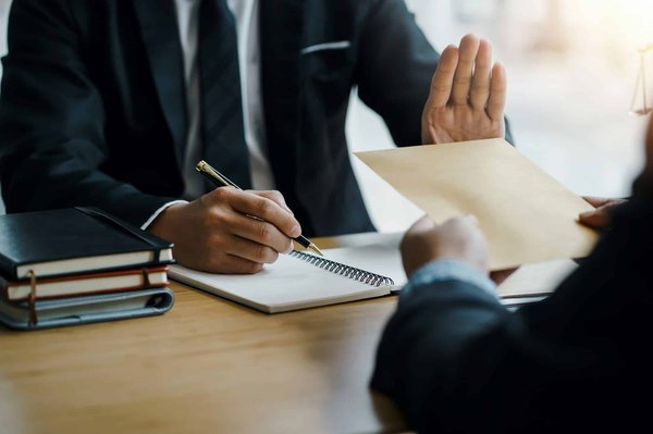 Comment les entreprises peuvent-elles mettre en œuvre des mesures anti-corruption conformes aux lois françaises?